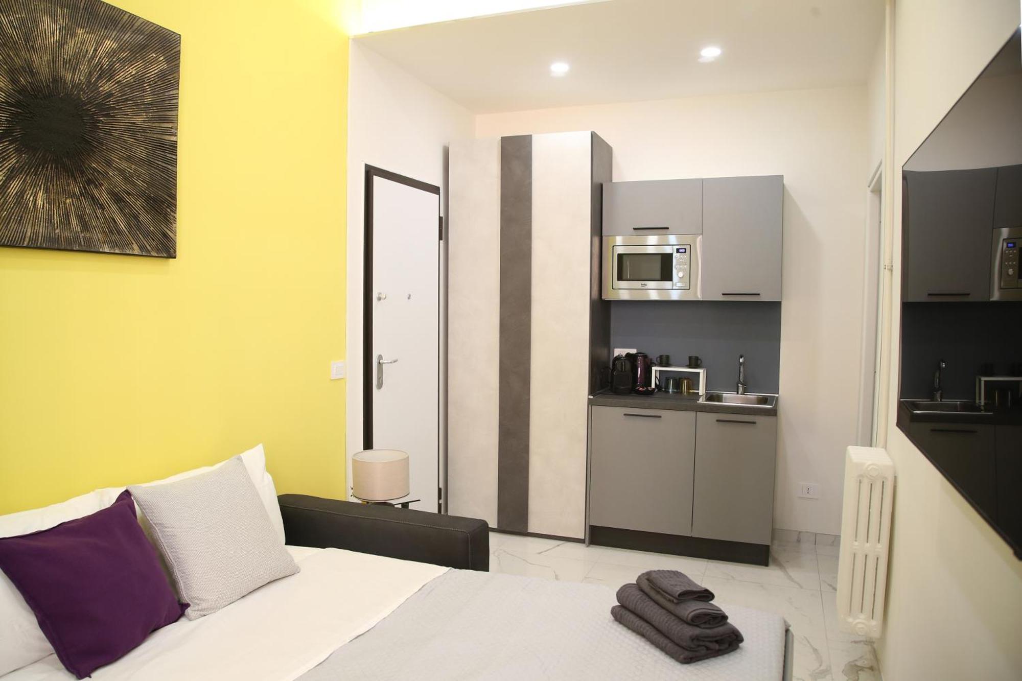 Emma And Livia's Vatican 2 Appartement *