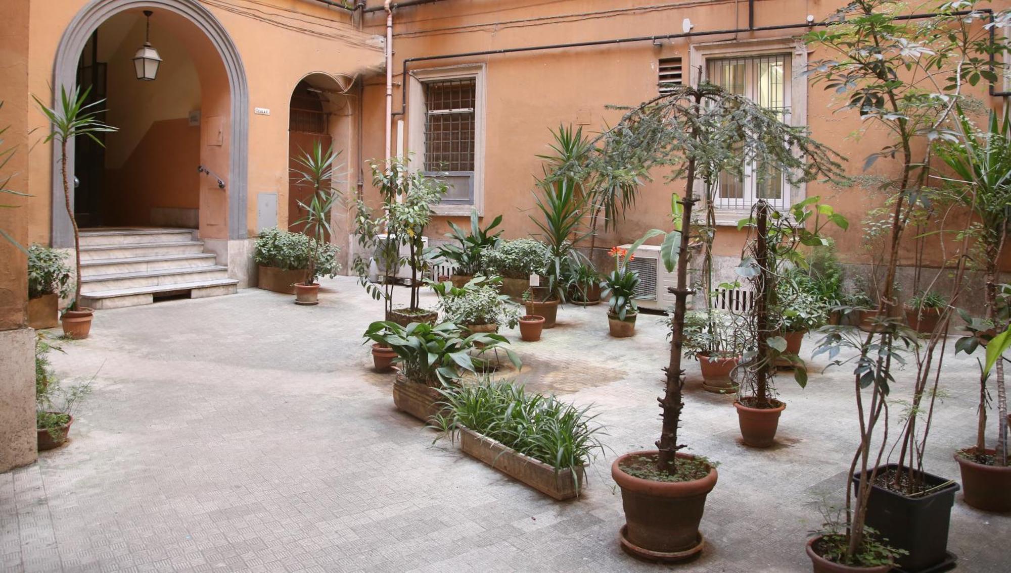 Emma And Livia's Vatican 2 Appartement